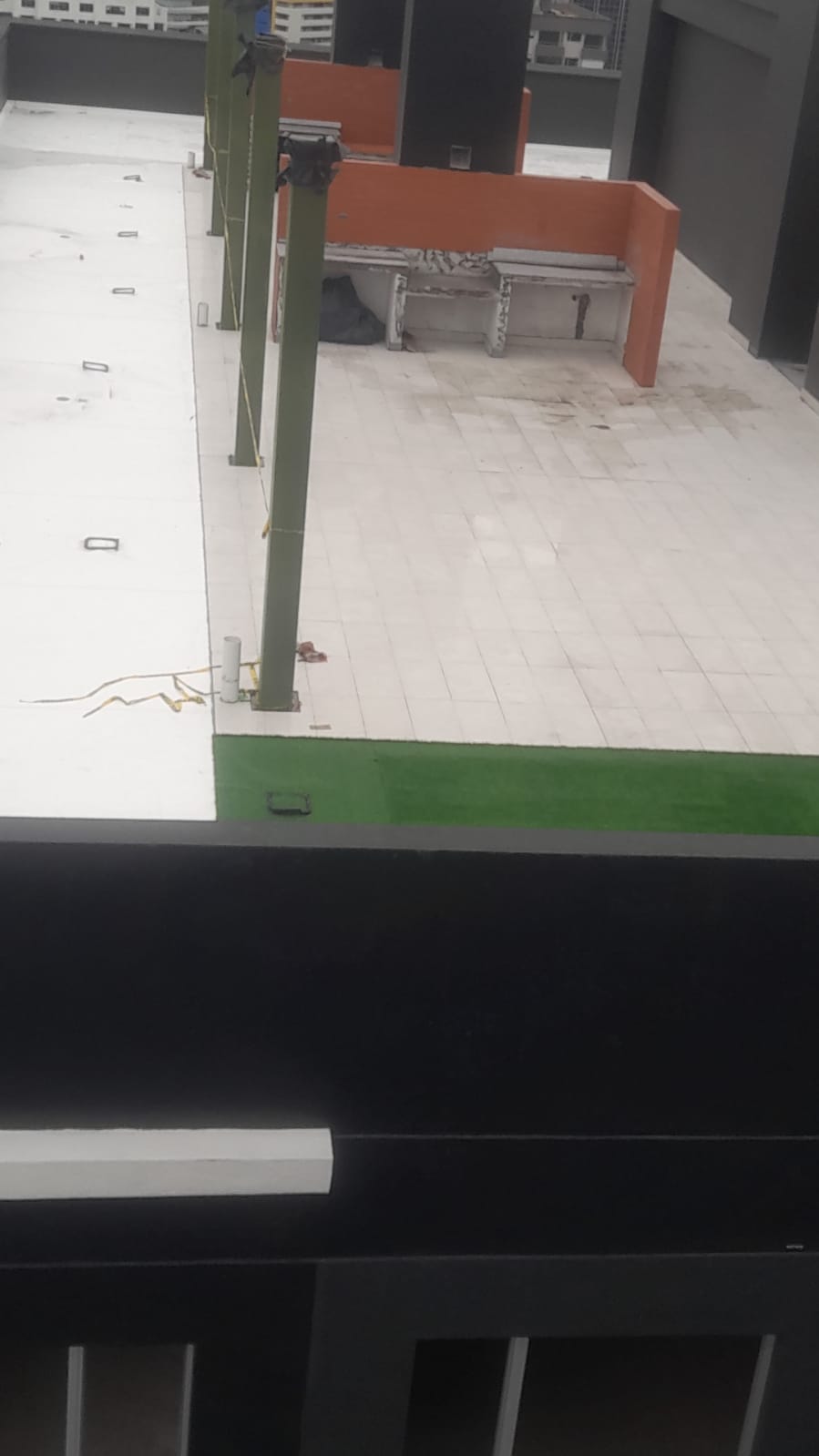 Tratamiento de humedad en paredes de una casa en Quito