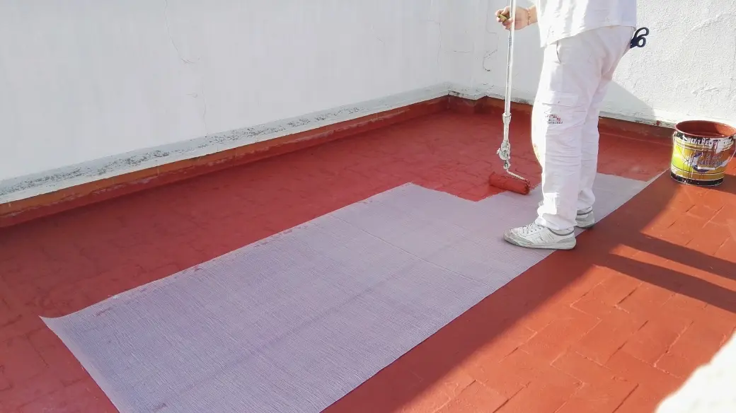 Tratamiento de humedad, salitre y filtraciones en paredes: foto real de obra Imperblock